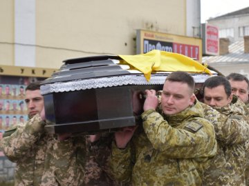 Лучани попрощалися із полеглим під Авдіївкою прикордонником