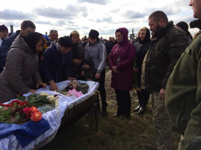 На Волині провели в останню путь загиблого бійця. ФОТО