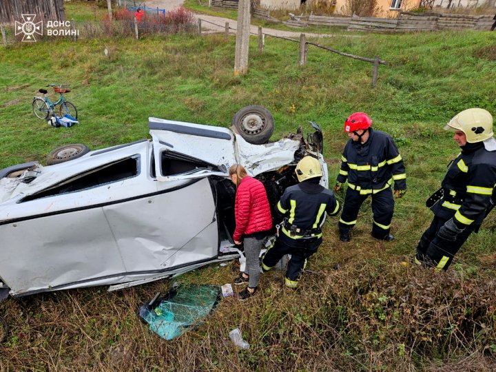 На Волині легковик зіткнувся з потягом: є постраждалі