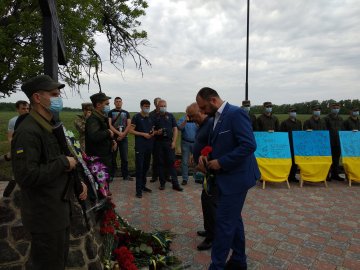 Волинська делегація побувала у Волновасі, щоб вшанувати загиблих на Сході військових