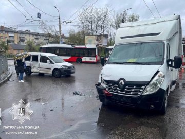 У Луцьку зіткнулися легковик  та вантажівка. ФОТО