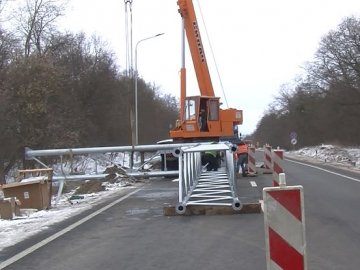 На автодорозі Луцьк-Ковель встановлюють «розумну» систему зважування вантажівок. ВІДЕО