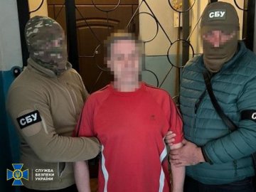 СБУ зловила двох охоронців російської катівні у Херсоні