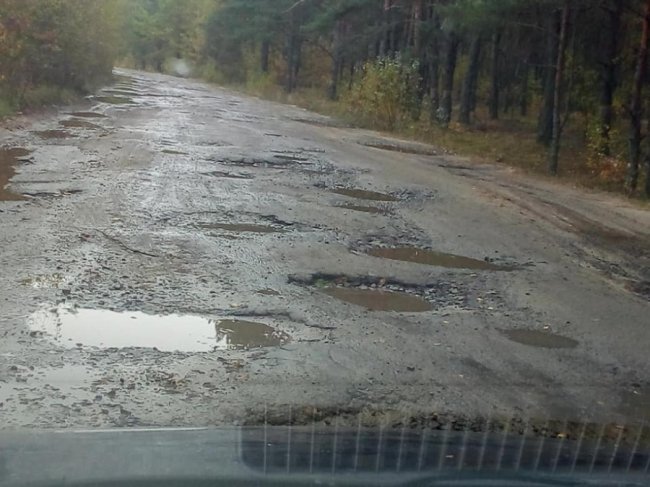 Розбиту дорогу на Волині планують відремонтувати через два роки. ФОТО