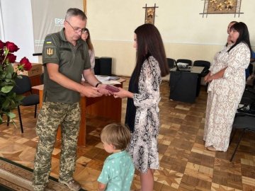 На Волині під час сесії міськради посмертно нагородили орденом «За мужність» Героя Володимира Баса