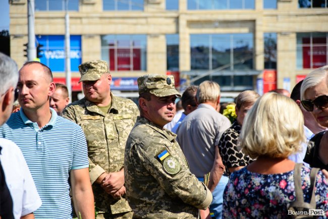 У Луцьку вшанували загиблих захисників України. ФОТОРЕПОРТАЖ