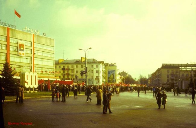 Луцький фотограф показав світлини з параду 1985 року