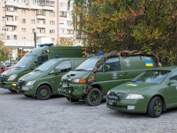 «Вовчик», «Дикий», «Козак» і «Марічка»: з Волині для військових передали 4 автомобілі