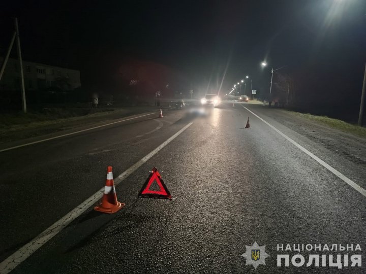 На Волині водій наїхав на жінку, яка лежала на проїжджій частині дороги: вона загинула