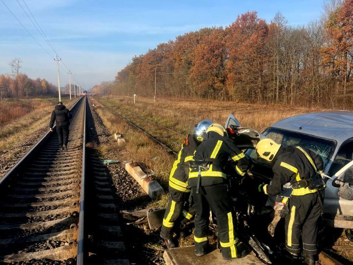 На Волині автомобіль зіткнувся з потягом. ФОТО