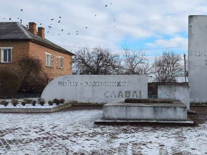 На Волині демонтували пам’ятник радянському солдату-прикордоннику 