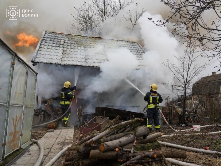 На Волині горіла господарська споруда. ВІДЕО