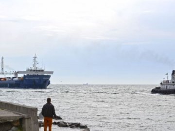 Біля українського морського кордону зупинили судно, яке може бути заражене Еболою