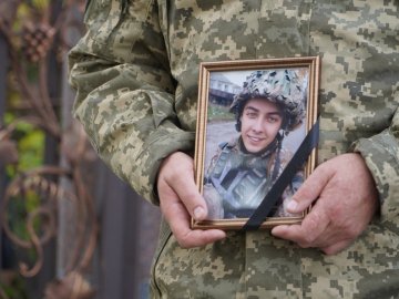 Поліг, рятуючи побратима: на Волині попрощалися з Героєм Володимиром Голядинцем