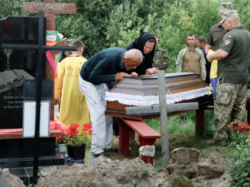 На Волині поховали захисника, який помер на бойових позиціях від серцевого нападу 