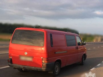 На блокпосту поблизу Луцька виявили автомобіль з підробленим номером кузова