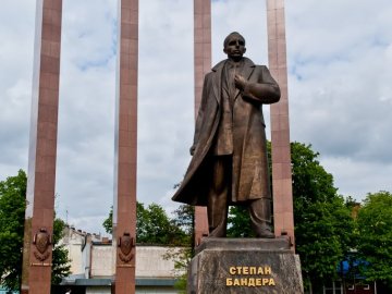 Бойовики планували знищити пам'ятник Бандері у Львові. ФОТО