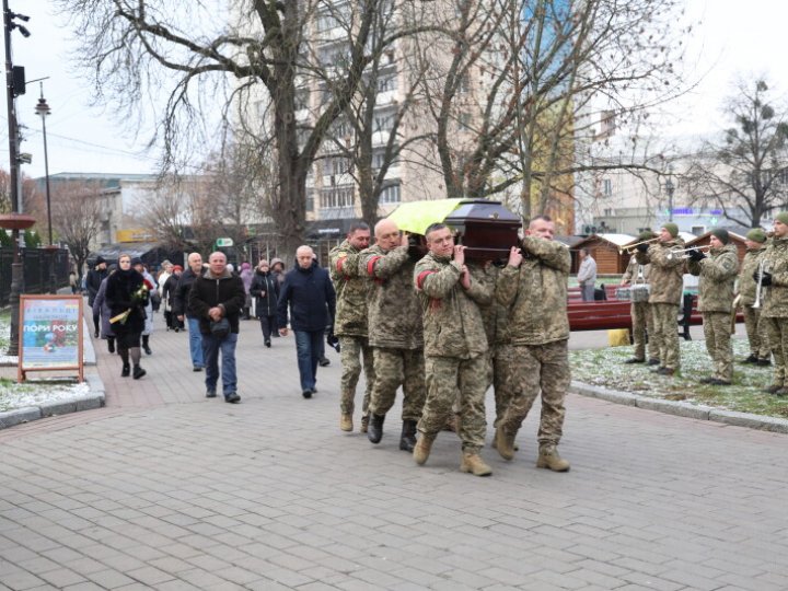 У Луцькій громаді попрощалися з двома полеглими на війні Героями