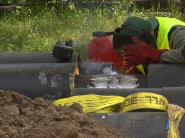 У Луцьку ліквідовують витоки на теплових мережах: мешканці будинків тимчасово – без гарячої води