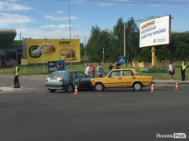 У Луцьку зіткнулись два легковики. ФОТО