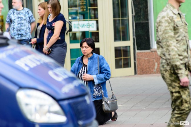 «Він був справжнім»: Луцьк попрощався із загиблим на Сході Олександром Білоусом. ФОТО