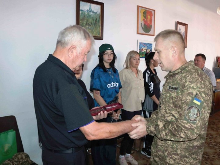 У місті на Волині родині загиблого воїна вручили його посмертну нагороду