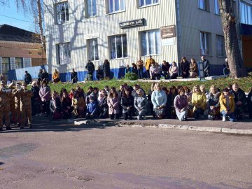 «На щиті»: волиняни навколішки прощалися із загиблим Героєм