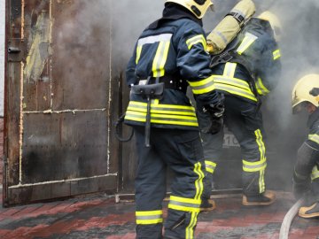 Біля Луцька загорівся розташований у житловому будинку гараж