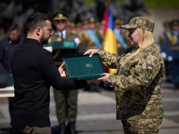 Президент нагородив бойову медикиню з Волині