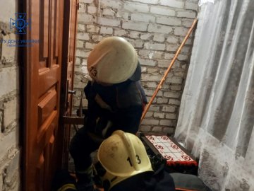 На Волині у переддень Нового року із зачиненої квартири визволяли хвору жінку