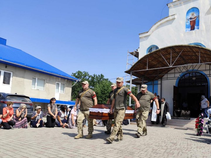 Загинув на полі бою у Курській області: на Волині попрощалися з Героєм Юрієм Озюком