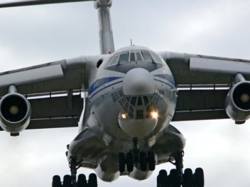 Терористи збили літак з українськими військовими. ВІДЕО