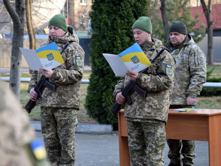 У Луцьку новобранці–прикордонники склали військову присягу. ФОТО