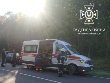 ДТП на Волині:  рятувальники деблокували з-під автомобіля жінку без ознак життя