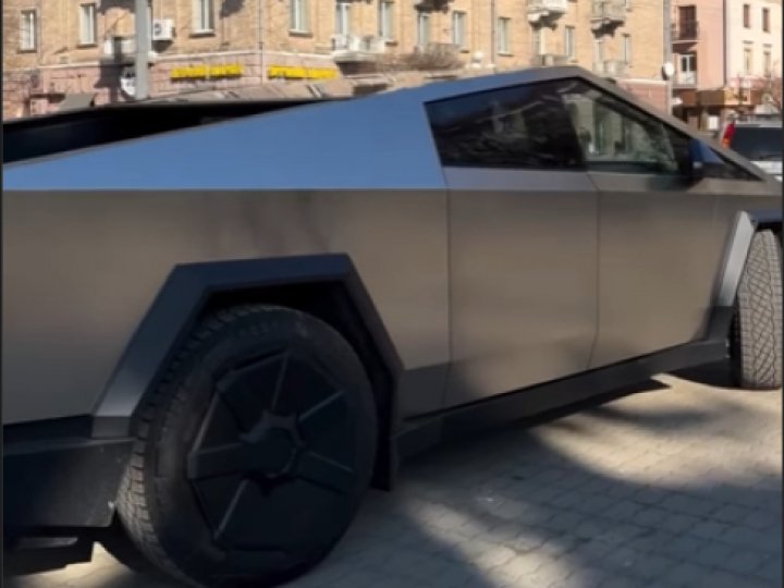 У Луцьку продають Tesla Cybertruck Cyderbeas за майже 5 мільйонів гривень