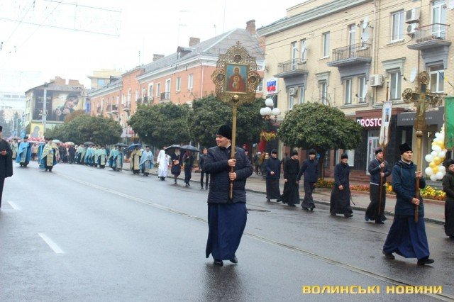 Центром Луцька пронесли чудотворну ікону. ФОТО