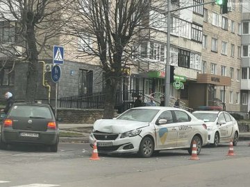 На Відродження у Луцьку трапилася аварія