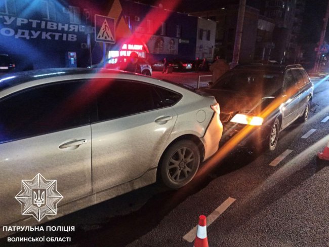 У Луцьку ввечері п'яний водій влетів у легковик. ФОТО