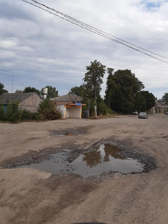 «Гіршої ще не бачив», – волинянин про стан дороги від Горохова до Локач. ФОТО