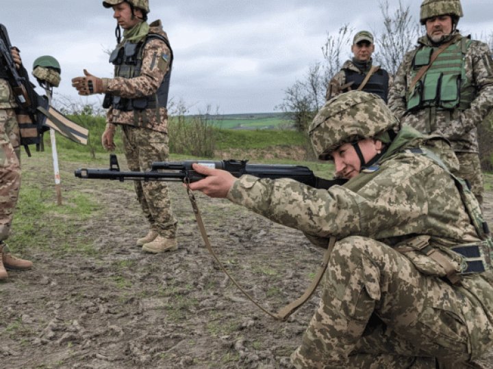 В українських вишах з вересня вводять базову військову підготовку